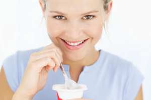 28-women-yogurt.w710.h473.2x